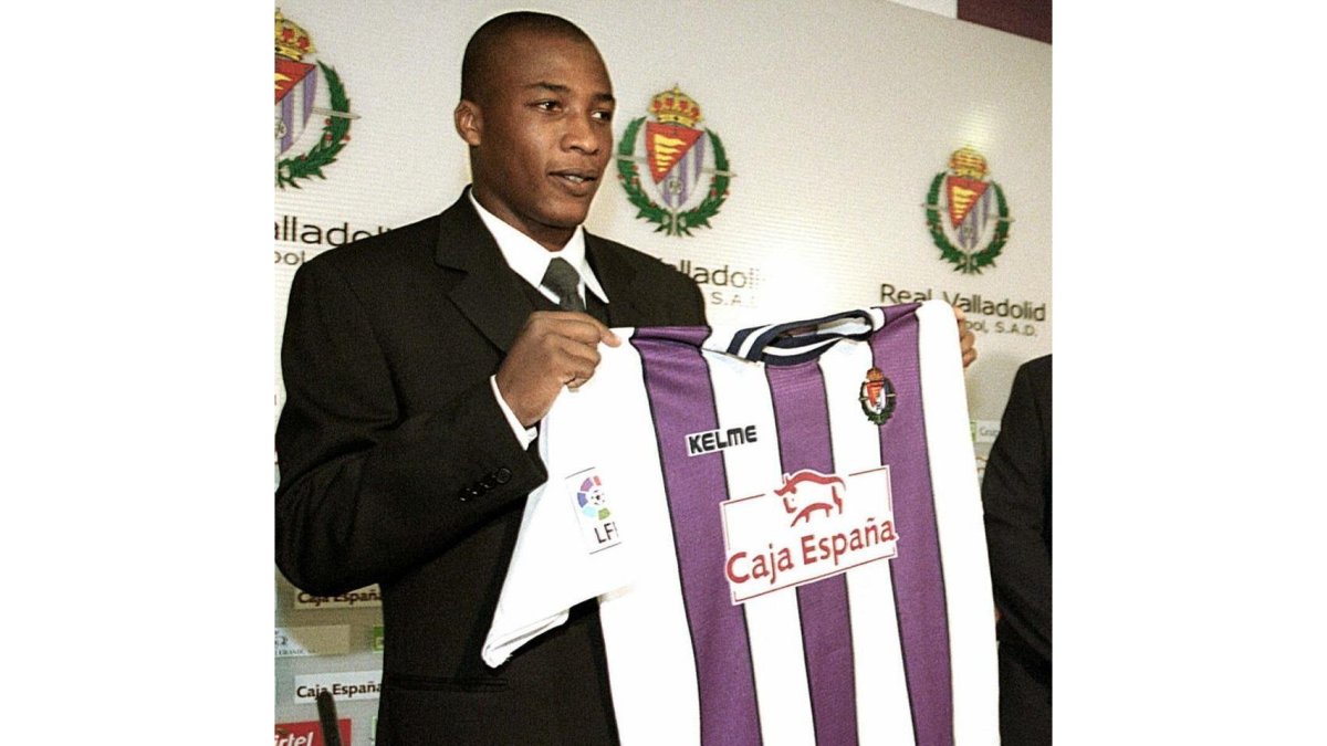 Congo con la camiseta del Valladolid en 1999.-EL MUNDO