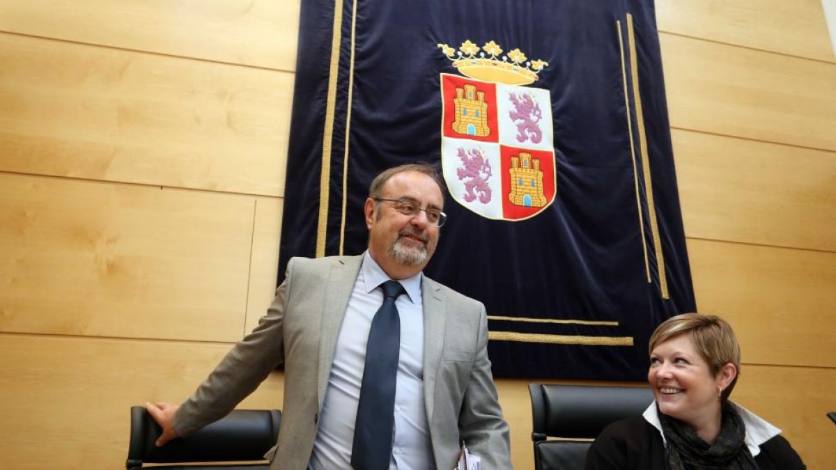 Fernando Rey, comparece ante la Comisión de Economía y Hacienda de las Cortes de Castilla y León.-ICAL