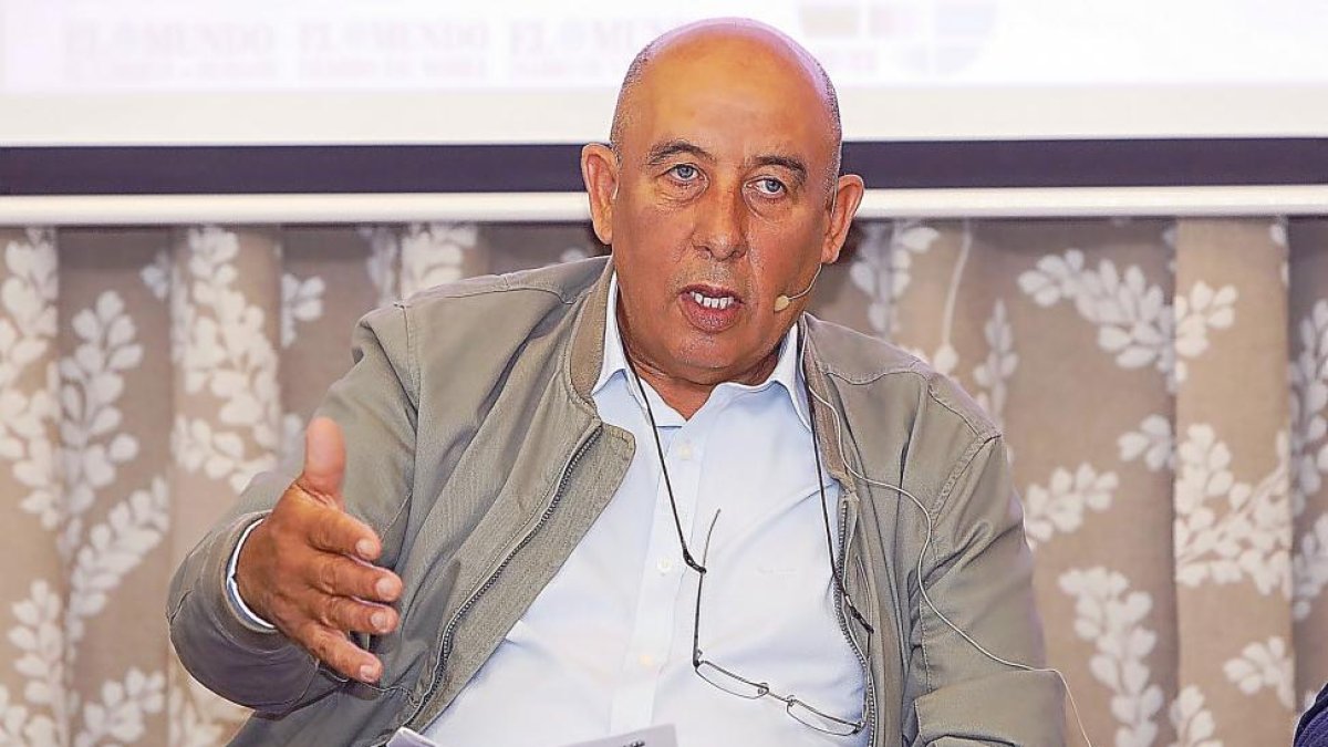 Aurelio Pérez.-J.M. LOSTAU