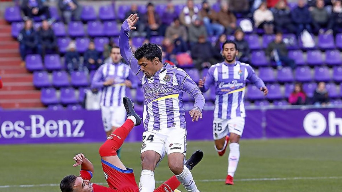 Iban Salvador, contra el Numancia.-J.M.L.