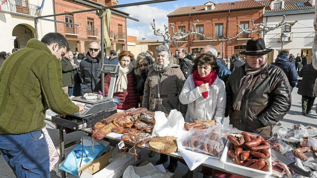 Imagen de la anterior edición de la feria de la matanza, celebrada el año pasado en Simancas.-MIGUEL ÁNGEL SANTOS
