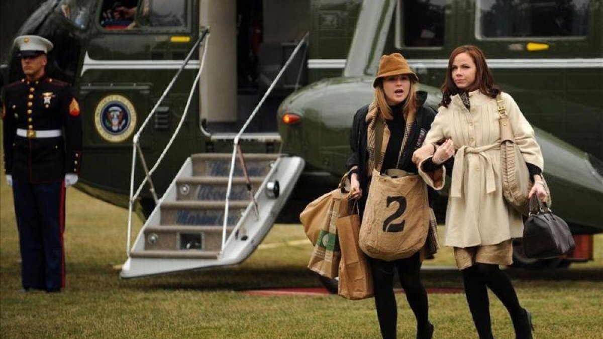 Jenna y Barbara Bush loan la evolución de Malia y Sasha.-AFP / TIM SLOAN