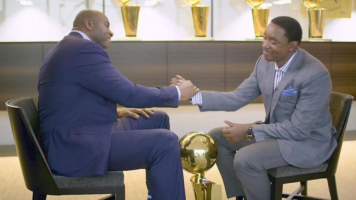 Magic e Isiah Thomas, en el programa de NBATV en el que sellaron su reconciliación-/ PERIODICO (NBATV)
