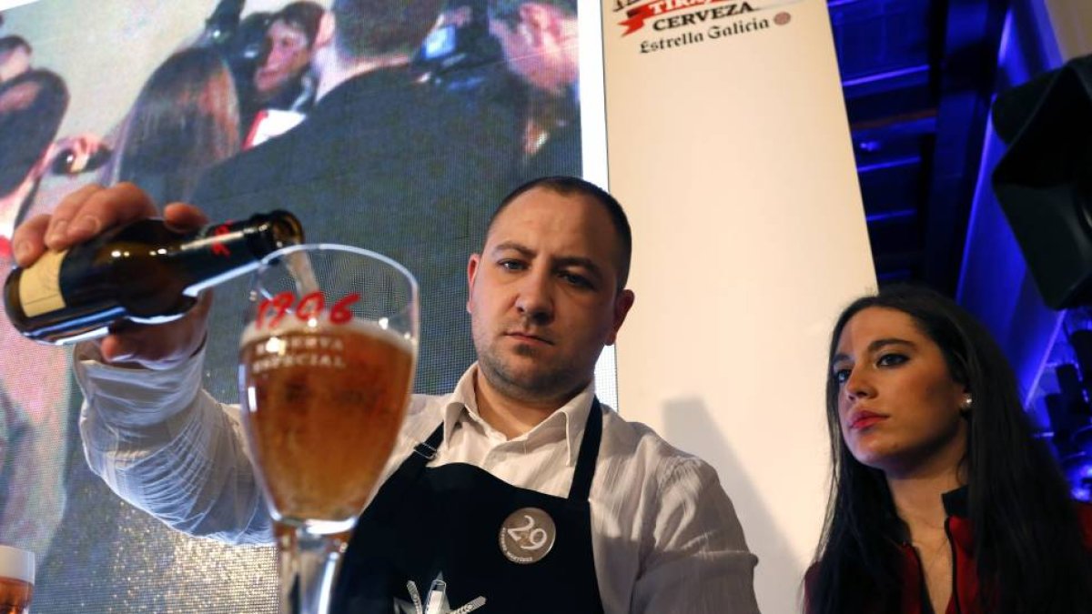 El campeón del II Campeonato de Tiraje de Cerveza de Castilla y León, Alfonso Martínez-Ical