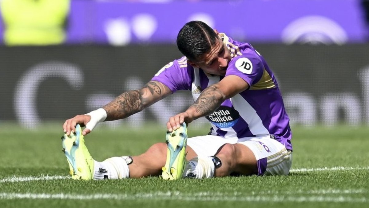Sergio León se lamenta en una acción ante el Betis. / LALIGA