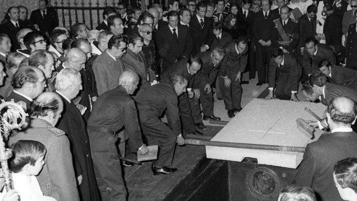 Un momento del entierro de Francisco Franco.-EFE