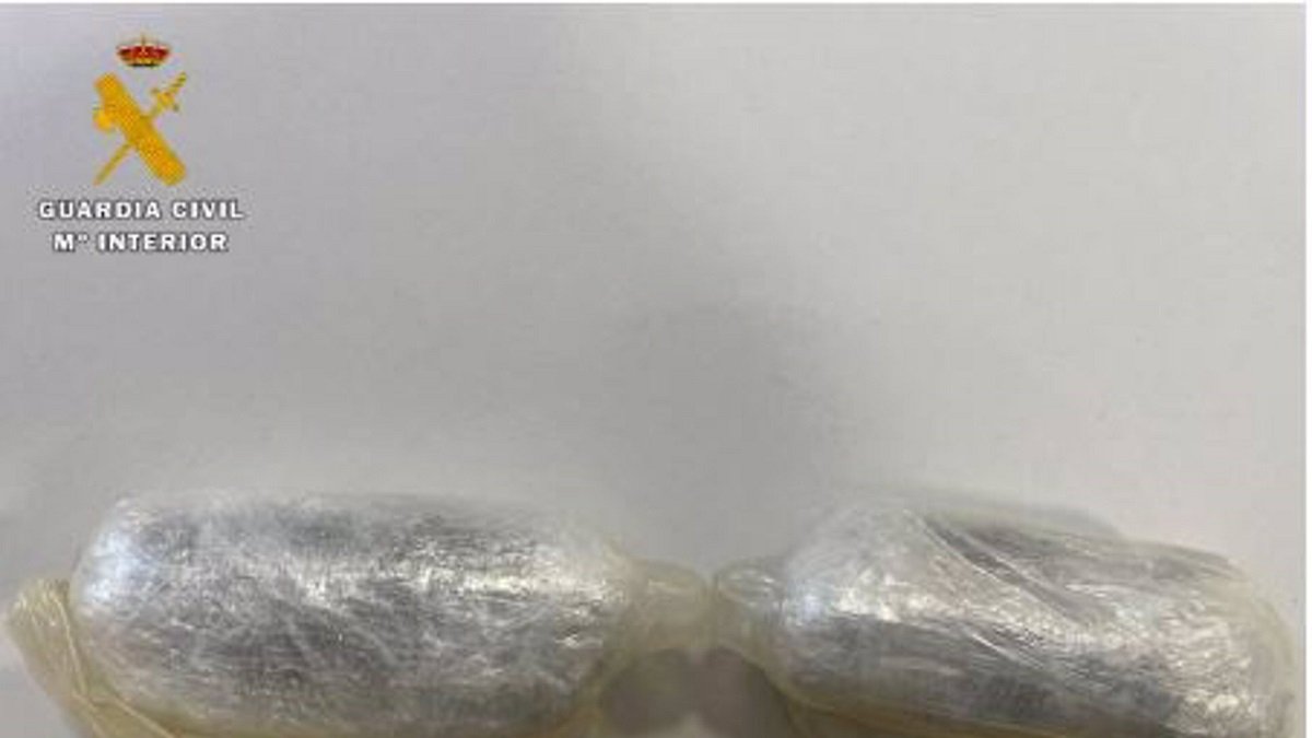 Bolas de hachís incautadas. -GUARDIA CIVIL