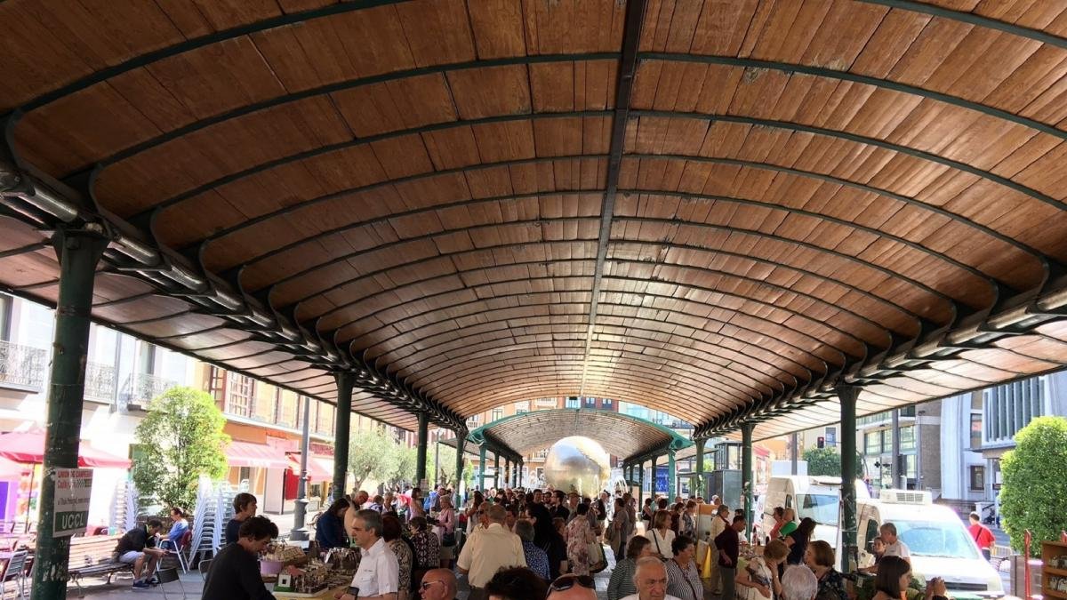 Imagen de la plaza España durante el mercado.-EUROPA PRESS