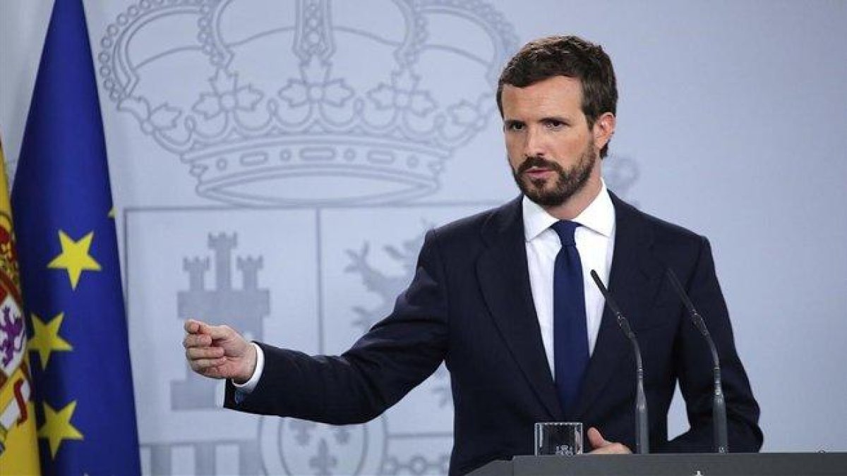 Pablo Casado, este miércoles en la sala de prensa de la Moncloa tras su reunión con Pedro Sánchez.-DAVID CASTRO
