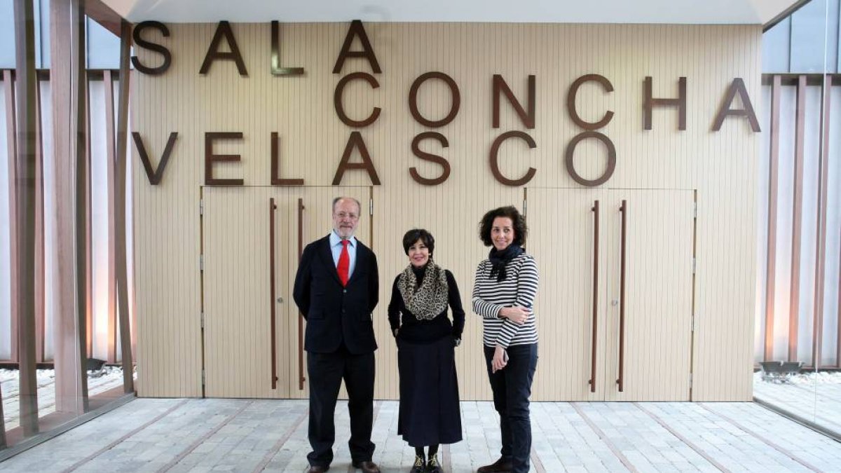 La actriz Concha Velasco visita el Laboratorio de las Artes (Lava) que lleva su nombre, acompañada por el alcalde de Valladolid, Javier León de la Riva, y la concejala de Cultura, Mercedes Cantalapiedra-Ical