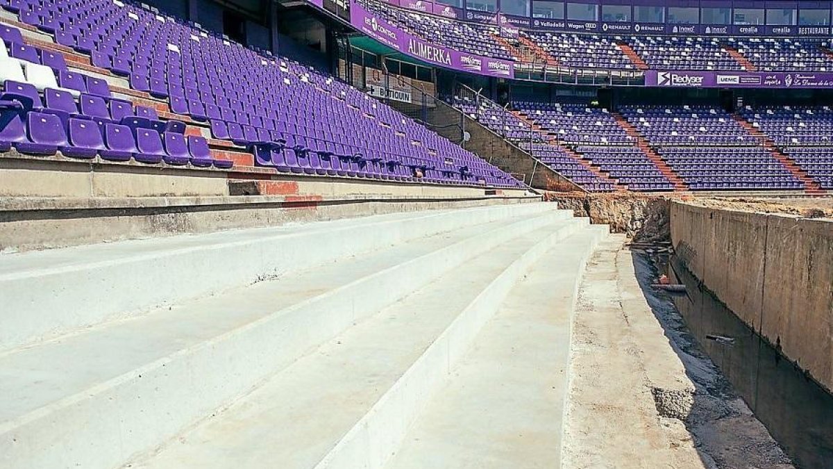 Los aficionados del Real Valladolid tendrán que esperar hasta la cuarta jornada de Liga para ver al equipo en Zorrilla.-RVCF