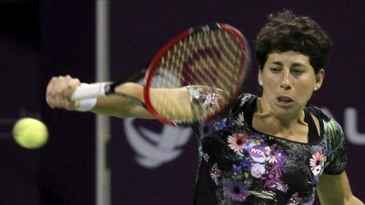 Carla Suárez, durante la final del torneo de Doha.-REUTERS / NASEEM ZEITOON