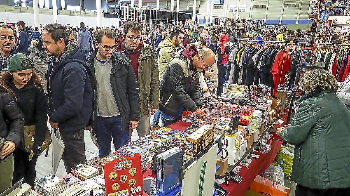 Miles de jóvenes se acercaron a la Feria de Muestras el año pasado para ver las novedades.-M. Á. SANTOS / PHOTOGENIC
