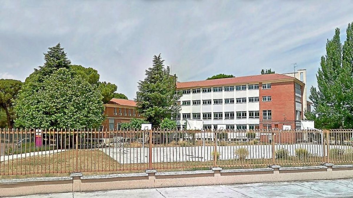 Vista exterior del Instituto de Educación Secundaria Conde Lucanor de Peñafiel.-GGL SW
