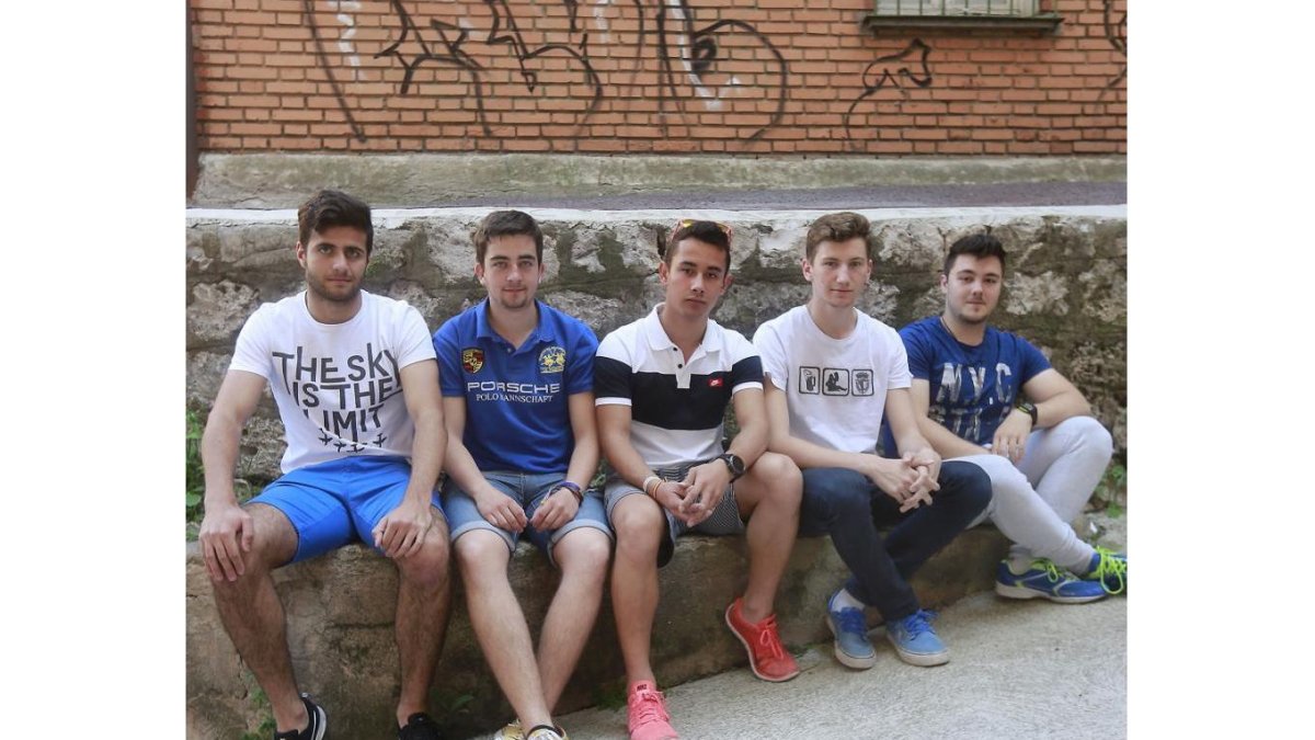 Francisco Martín, Alvaro Ovejero, Adrián Tapia, Guillermo del Amo y David Villaporres, los creadores de Mazorka.-RAÚL OCHOA
