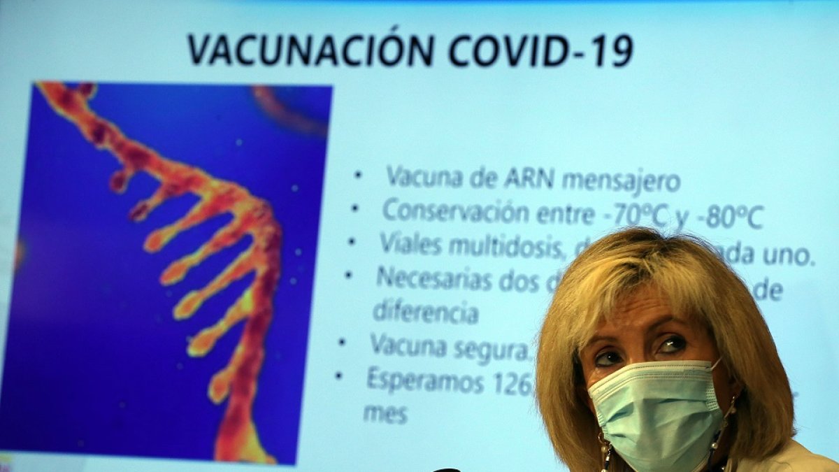 La consejera de Sanidad, Verónica Casado, comparece en rueda de prensa para informar sobre la estrategia de vacunación en relación a la COVID-19.- ICAL
