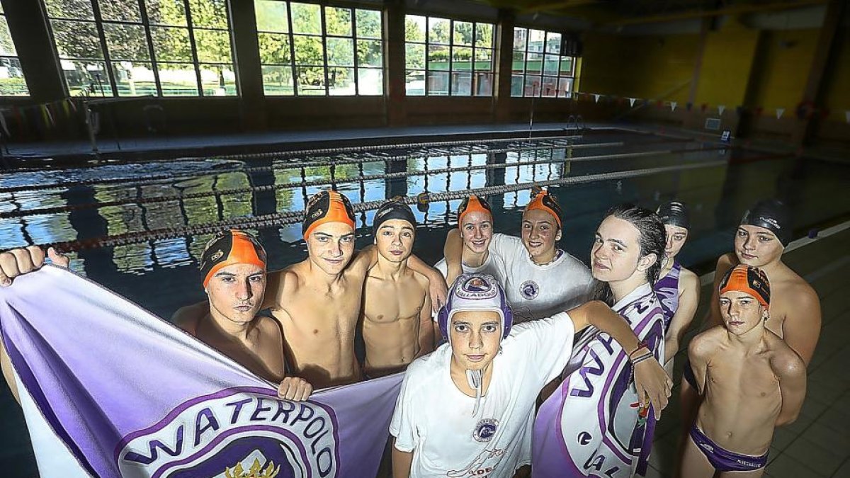 La plantilla del Waterpolo Valladolid a comienzos de esta temporada.-J.C.CASTILLO