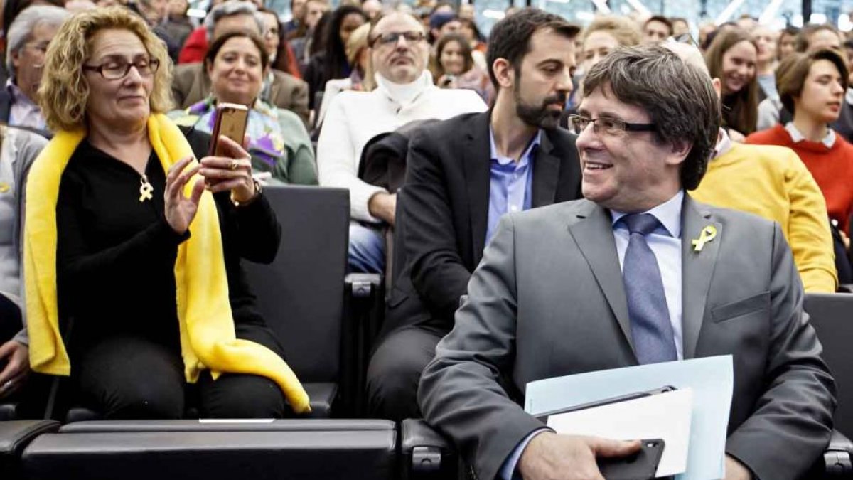 Carles Puigdemont ha sido increpado durante su conferencia en Ginebra.-/ LAURA POUS (ACN)