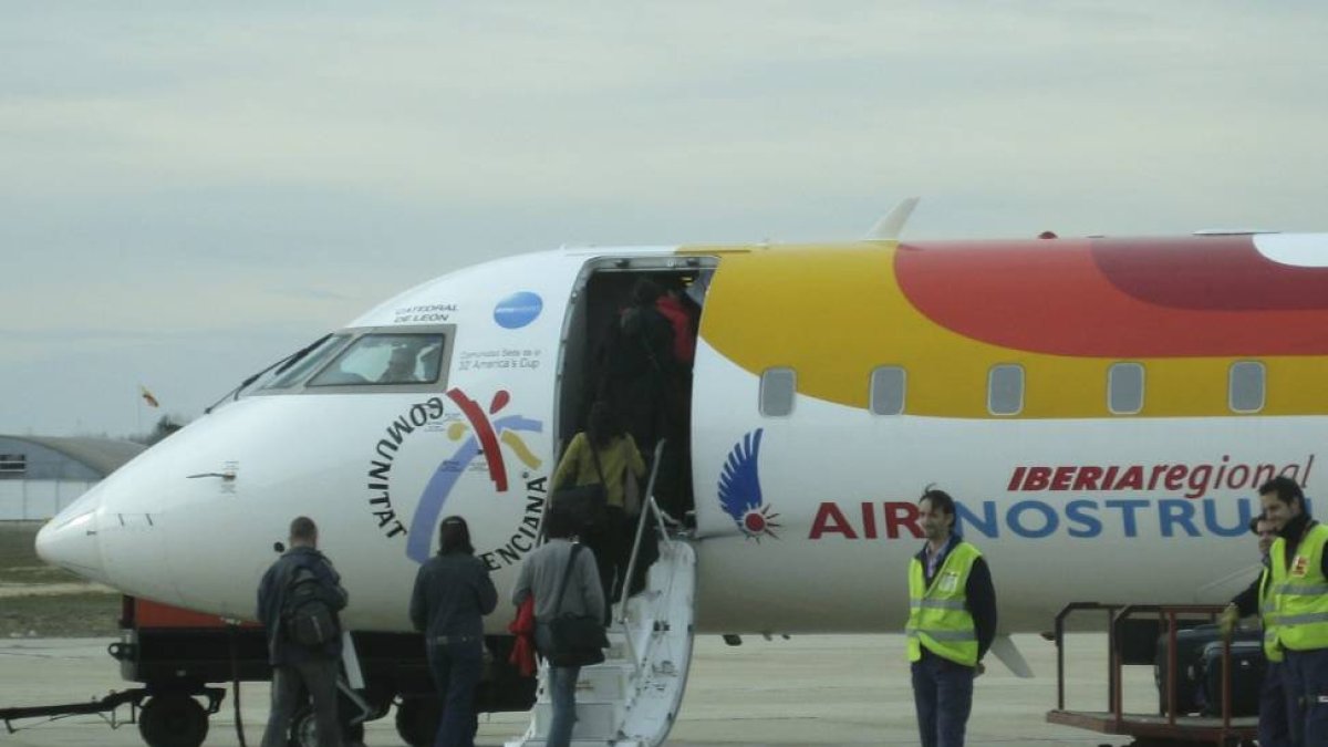 Avión de Air Nostrum en el aeropuerto de Villanubla en una imagen de archivo