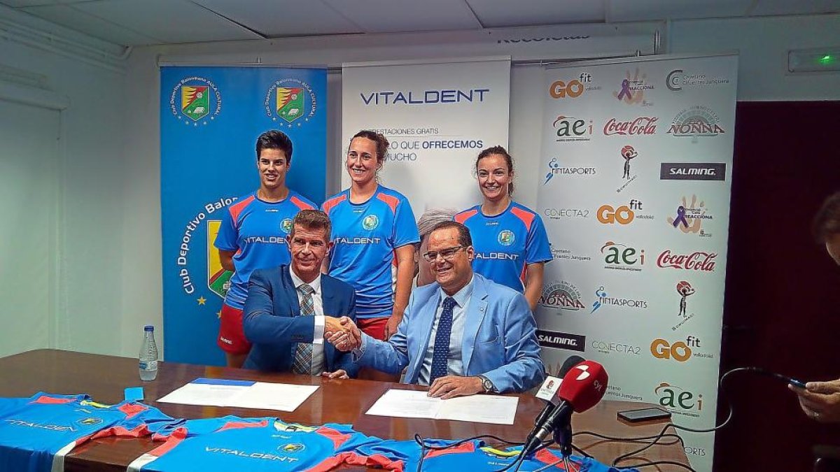 El conjunto vallisoletano presento de manera oficial a su nuevo patrocinador, Clínicas Vitaldent.-J.I.F