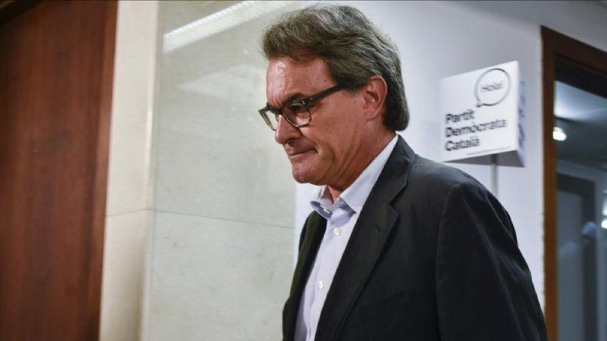 El expresidente de la Generalitat Artur Mas, en la sede del PDECat.-NEUS MASCAROS