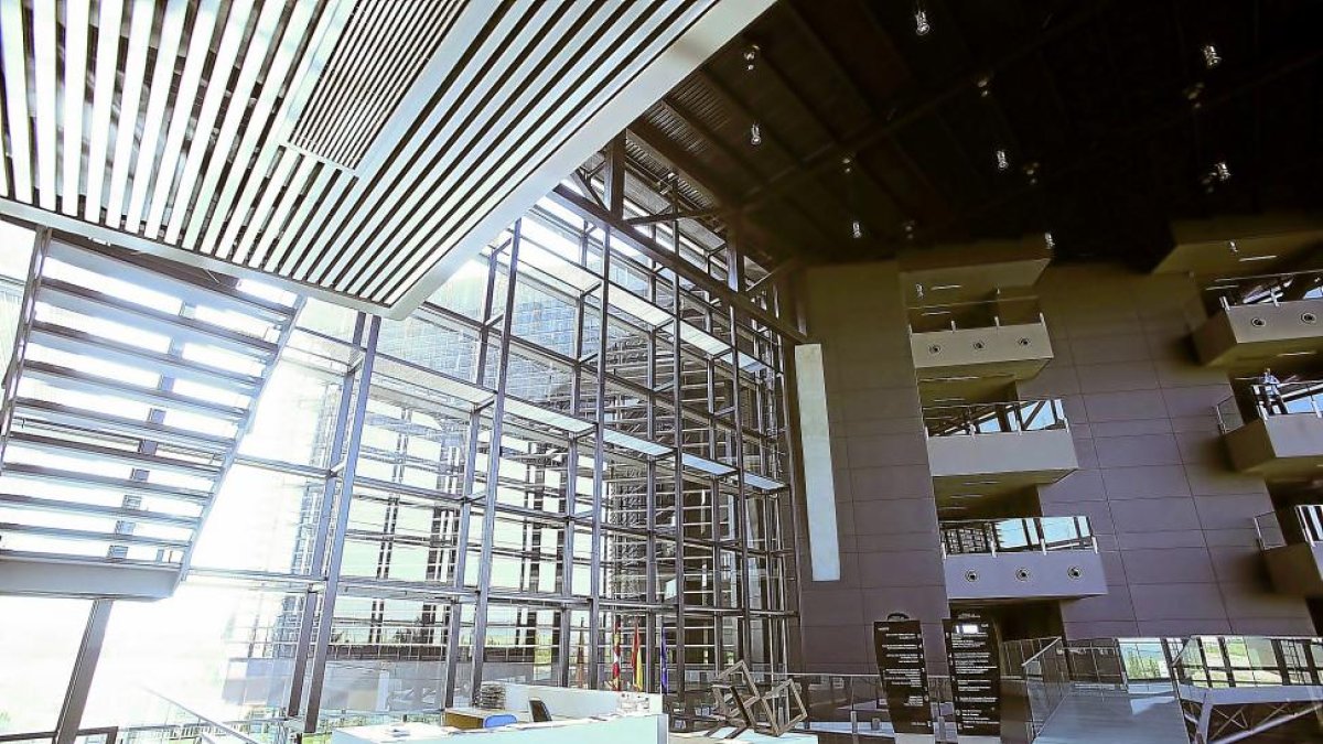 Interior del edificio de Economía en Arroyo, la conocida Perla Negra, en una imagen de archivo.-ICAL