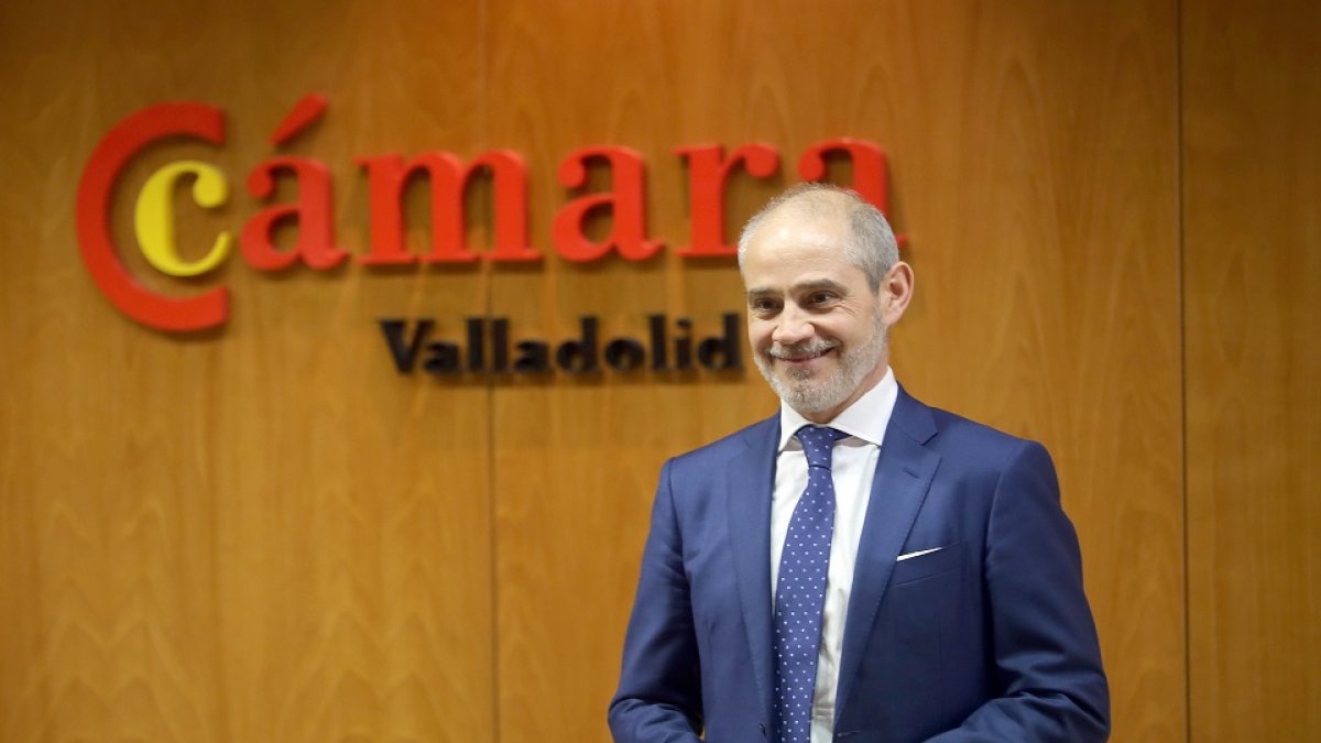 El presidente de la Cámara de Valladolid recibe la Medalla al mérito profesional por su compromiso con la mediación. -ICAL