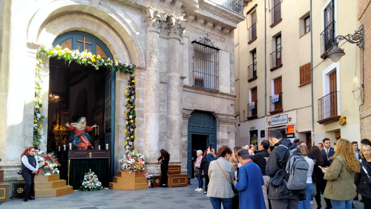 Ofrenda Floral de la Virgen de los Dolores en la Iglesia Penitencial de la Santa Vera Cruz. - TWITTER AYTO. VALLADOLID