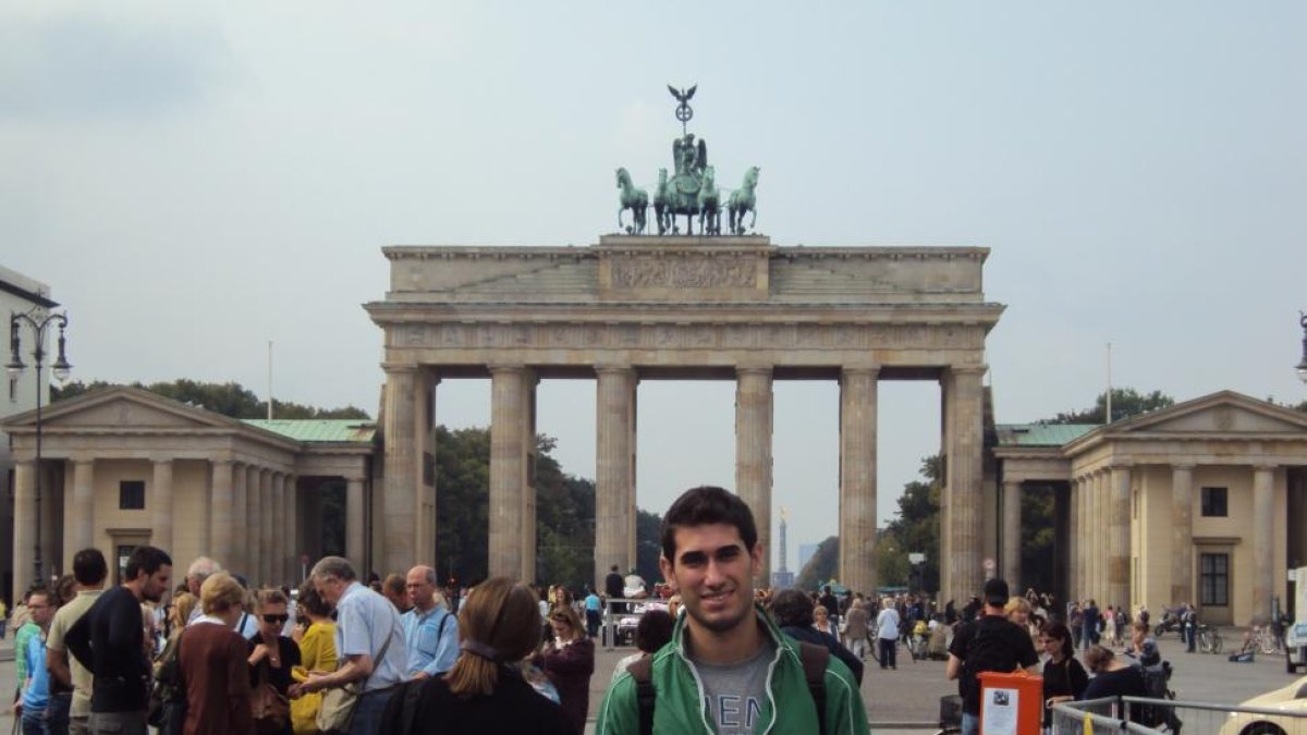 José Manuel Torres en la puerta de Brandeburgo.-EL MUNDO