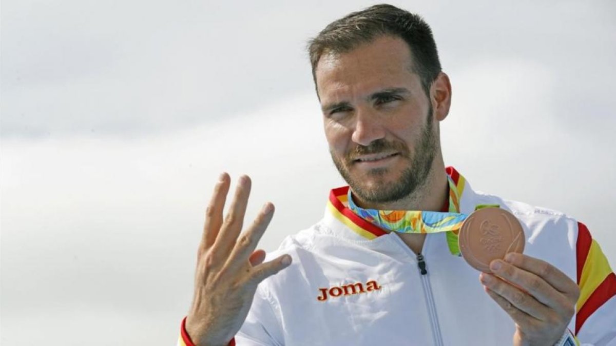 Saúl Craviotto, con la medalla de bronce en K1 que ganó en los Juegos de Río.-EFE
