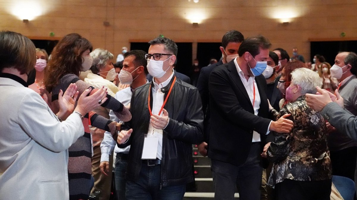 Félix Bolaños acompaña a Punete y Tudanca durante el congreso provincial del PSOE en Valladolid.- ICAL