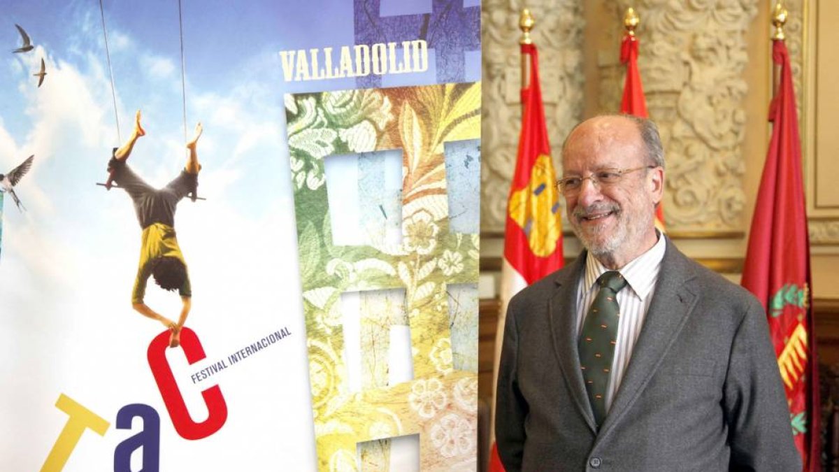 El alcalde de Valladolid, Francisco Javier León de la Riva, presenta el Festival Internacional de Teatro y Artes de Calle (TAC) 2015-Ical