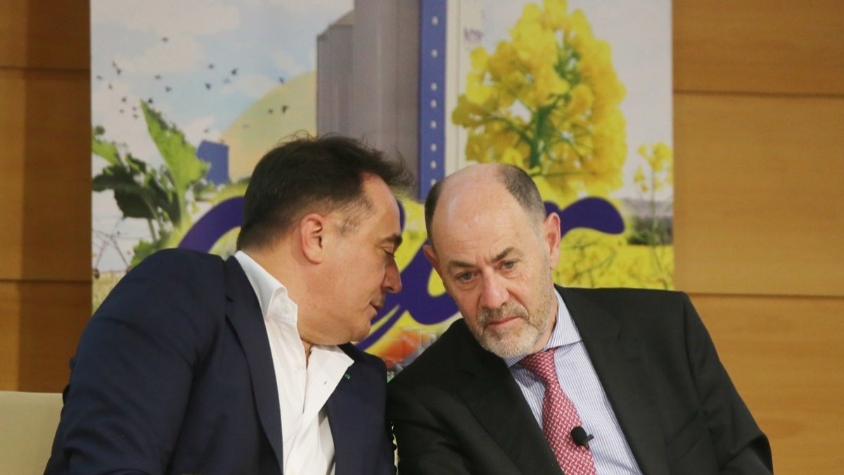 El presidente de la Acor, Jesús Posadas, preside la asamblea general ordinaria de delegados de la cooperativa. -ICAL