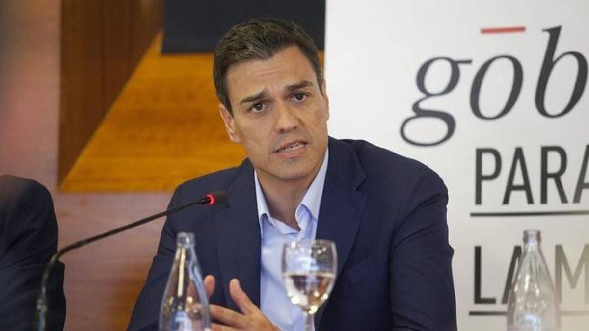 El secretario general del PSOE, Pedro Sánchez, durante un acto este martes en Santa Cruz de Tenerife.-Foto: EFE / RAMÓN DE LA ROCHA