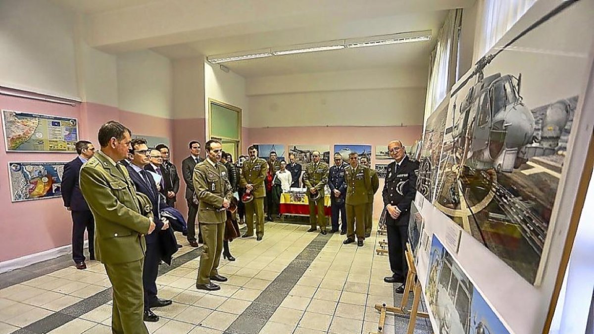 Imagen de la inauguración de la muestra ‘Misión: Atalanta’ en el instituto vallisoletano.-ICAL