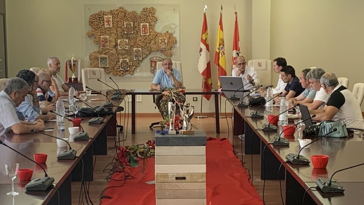 Reunión de la Junta Directiva de Afedecyl. 