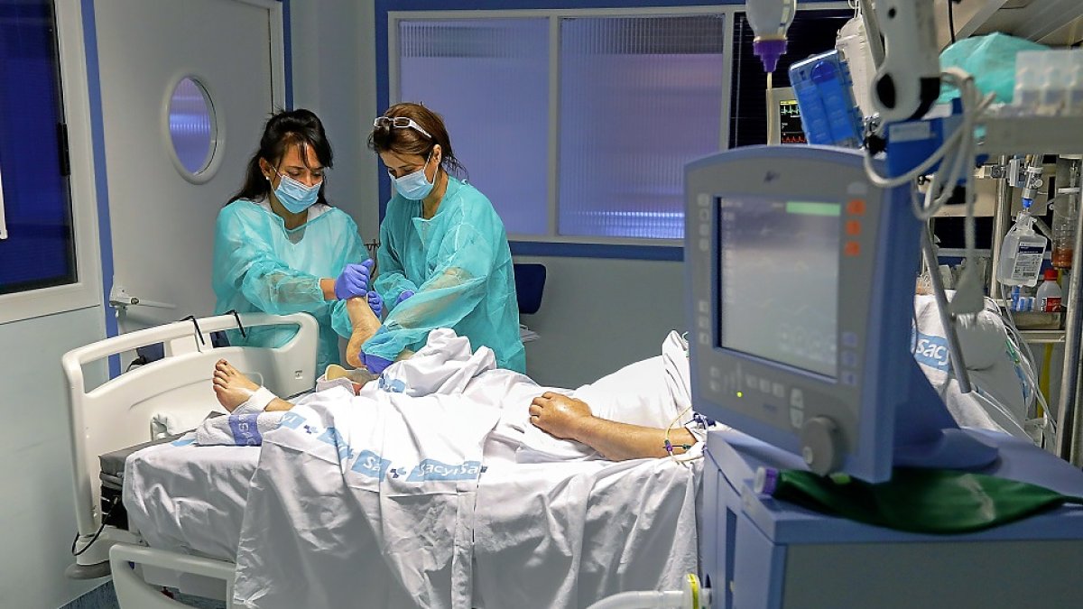 Uci en el hospital clínico. JUAN MIGUEL LOSTAU