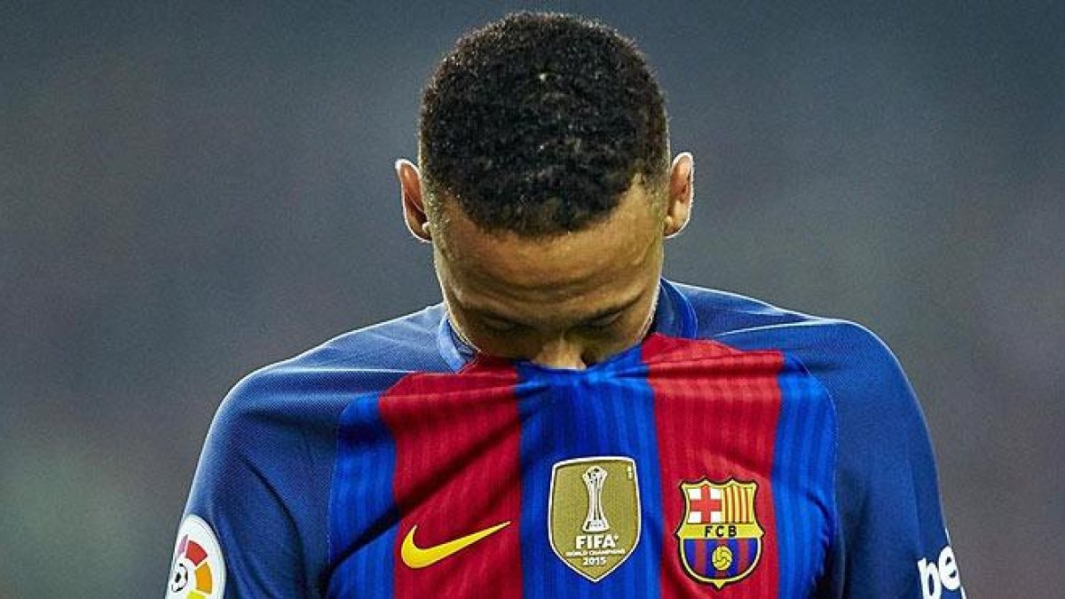 El juez procesa a Neymar, a sus padres y al Barça por su fichaje.-ALEJANDRO GARCÍA