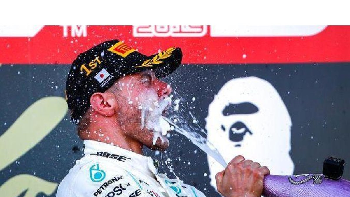 Bottas celebra su triunfo.-EFE / EPA / DIEGO AZUBEL
