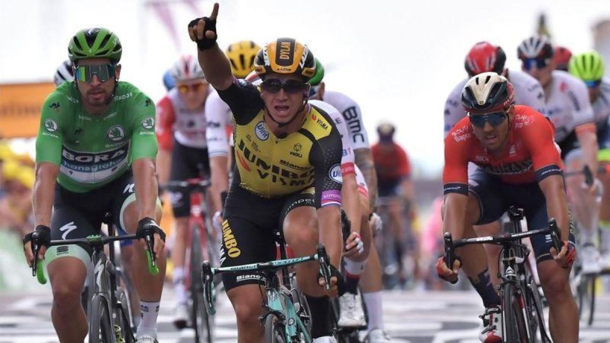El holandés Groenewegen celebra su triunfo.-AFP / MARCO BERTORELLO