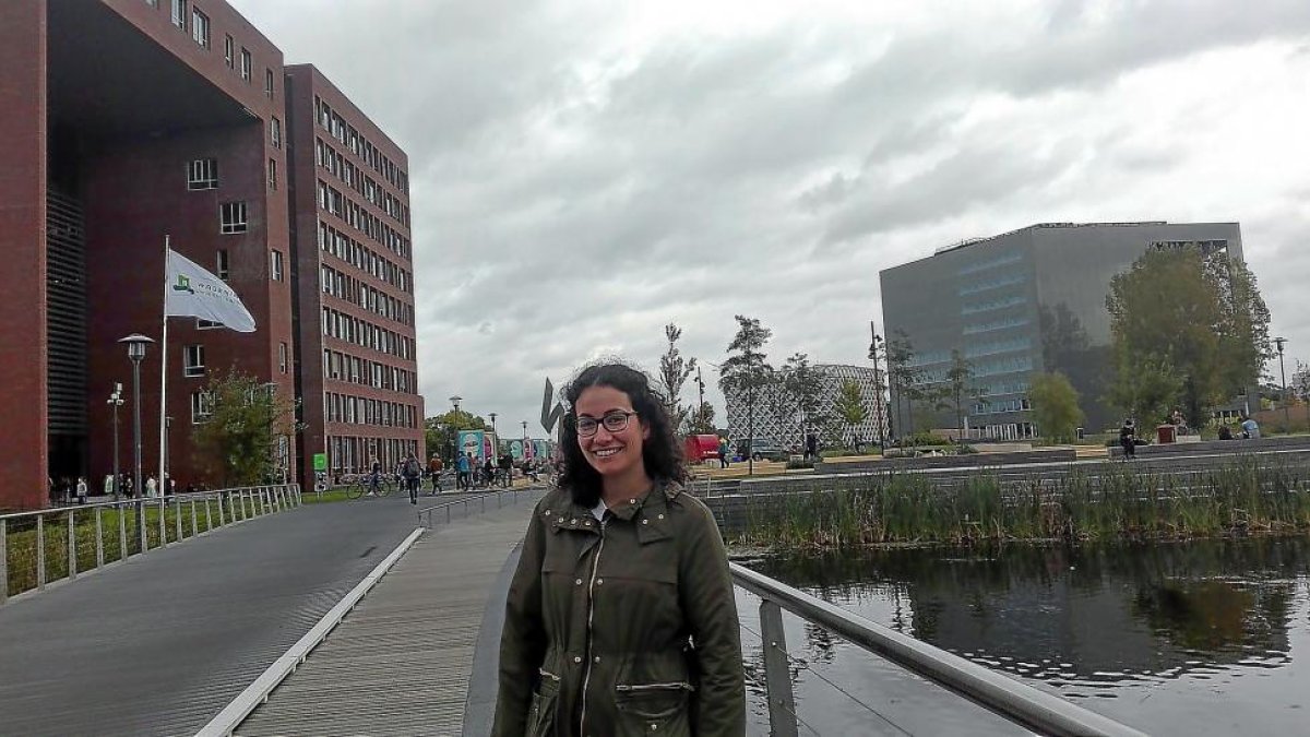 María Álvarez en la Universidad de Wageningen donde cursa estudios este año.-E.M.