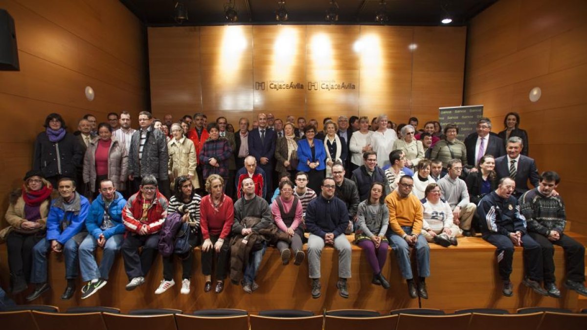 Bankia y Fundación Caja de Ávila entregan los convenios a asociaciones abulenses.-ICAL