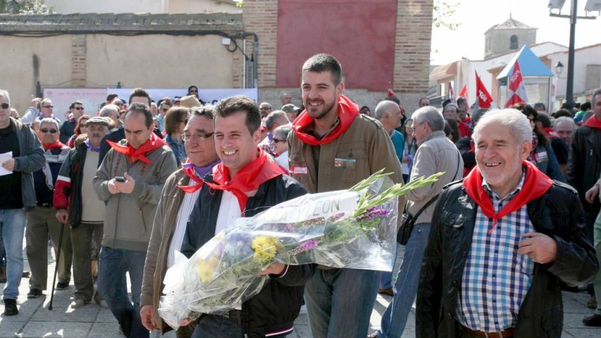 Luis Tudanca, en el momento de colocar la ofrenda floral-ICAL