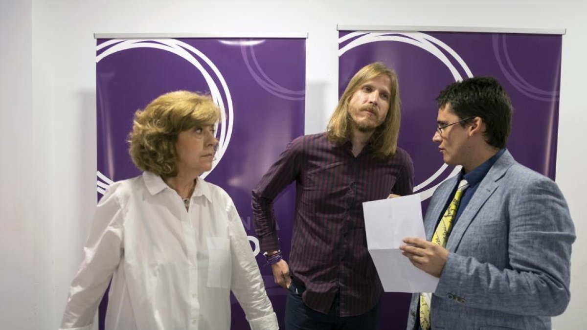 El secretario regional de Podemos en Castilla y León, Pablo Fernández, realiza una valoración de la actualidad política.-ICAL