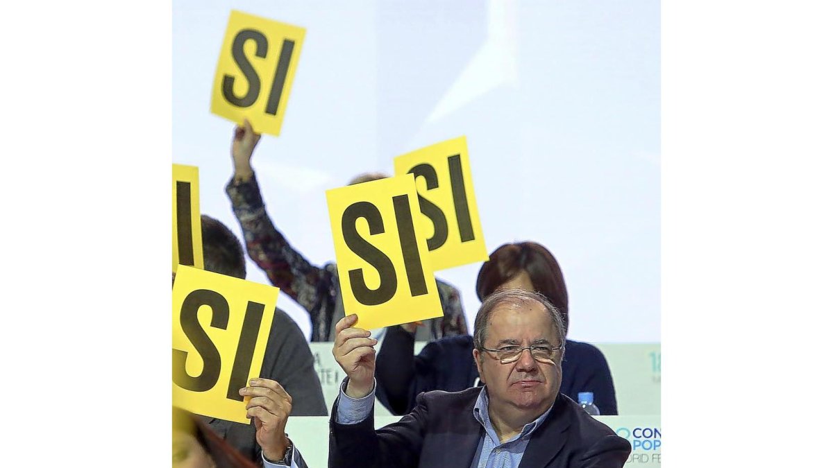 Herrera, durante una de las votaciones en el congreso del fin de semana.-RAQUEL P. VIECO