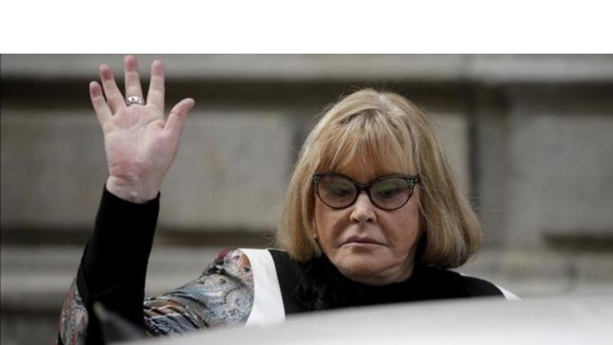 La jueza argentina María Servini a la salida de la Audiencia Nacional en Madrid, donde ha tomado declaración a dos víctimas de la dictadura.-JOSE LUIS ROCA