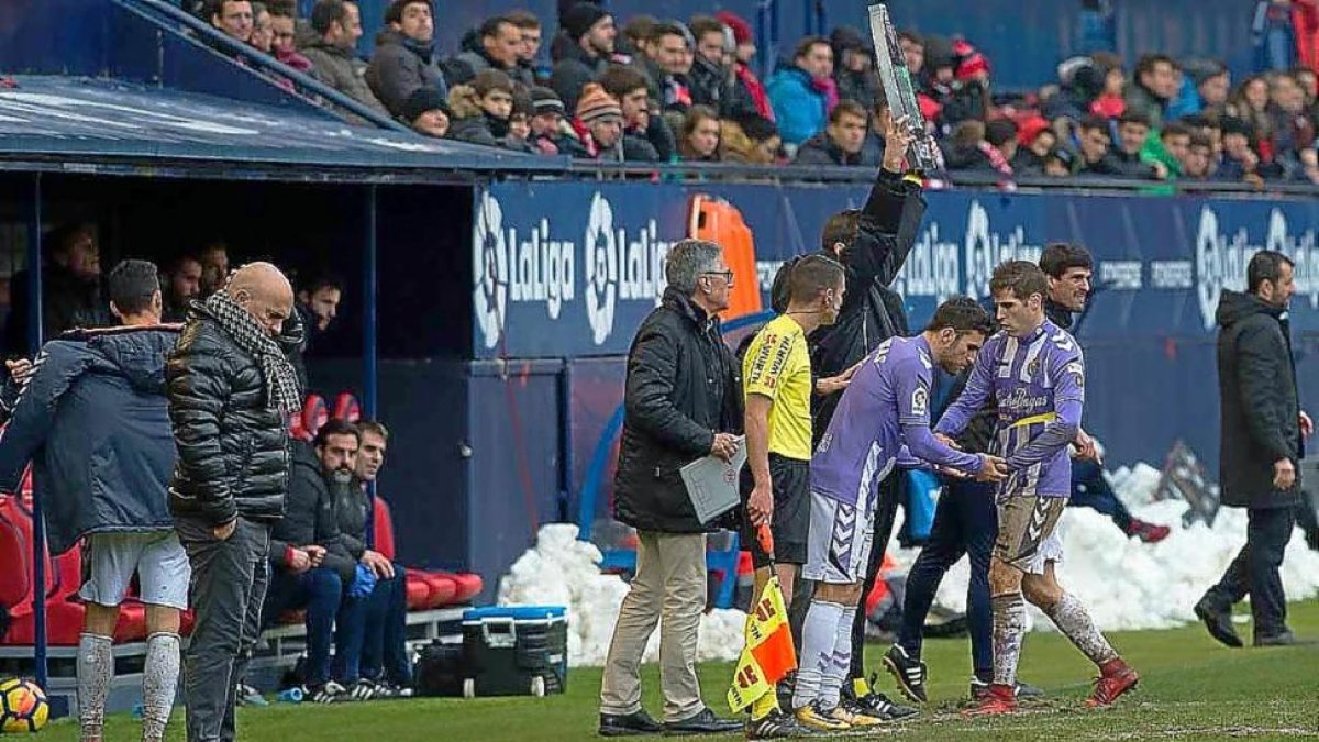 Luis César durante el partido en Pamplona.-PHOTO-DEPORTE