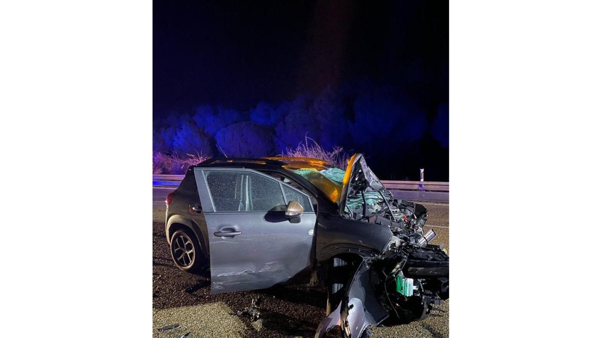 Accidente de tráfico producido entre dos coches y una moto en Medina de Rioseco.- TWITTER BOMBEROSDIP_VLL