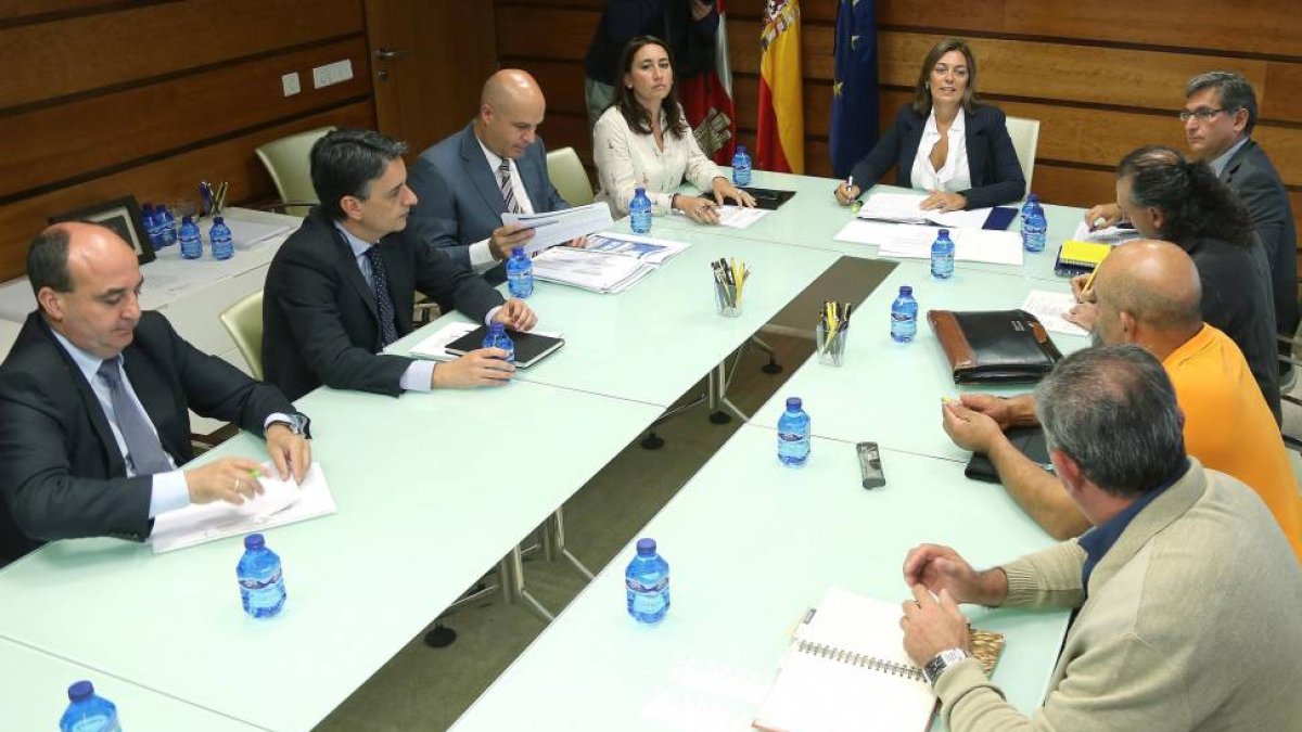 La consejera de Agricultura y Ganadería, Milagros Marcos, preside la reunión del Consejo Regional Agrario-ICAL