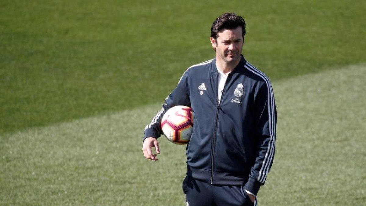 Santiago Solari durante el último entrenamiento del Madrid.-EFE